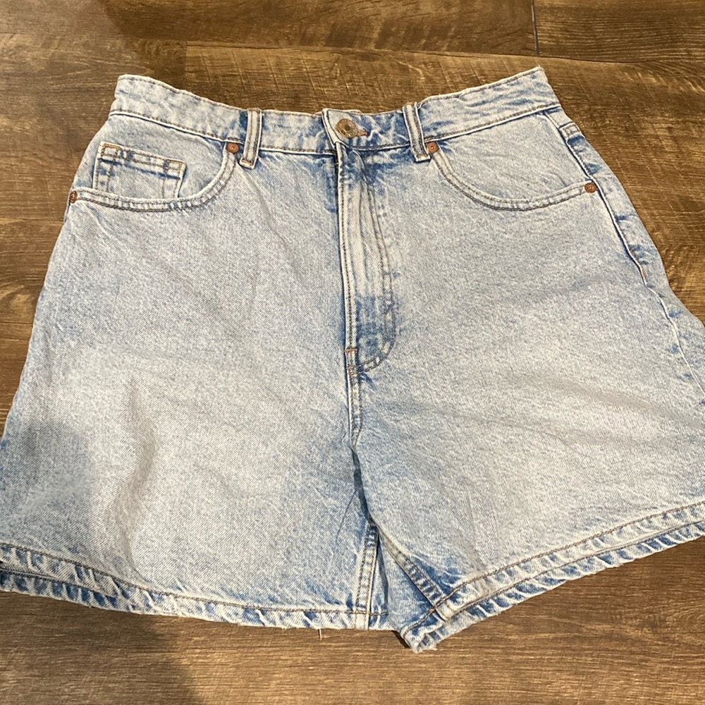 Zara Size 10 Shorts High Rise, 4 inch inseam ( 4 of 5 id say)